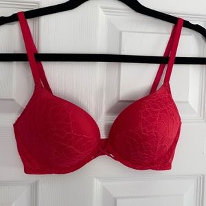 Victoria’s Secret Bombshell Bra in Red 32C